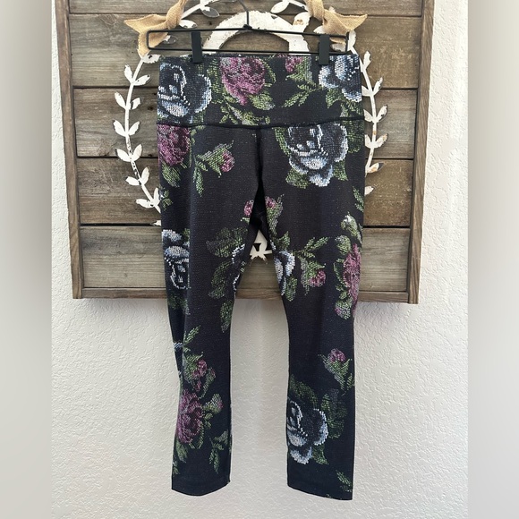 lululemon athletica Pants - lululemon Wunder under Leggings with Garden party Floral Design ladies size 10